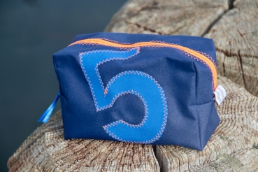 Kosmetiktasche blau eckig mit Zahl